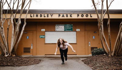 Woman yelling and running.